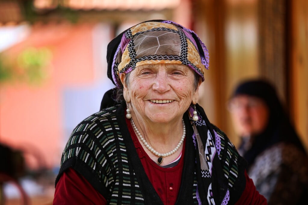 old, woman, grandmother-4640282.jpg